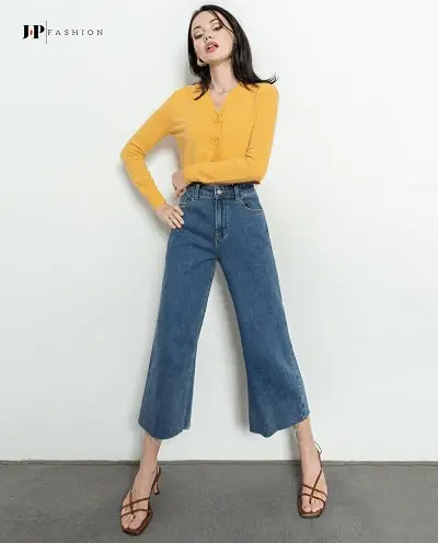 Set đồ cực “sành điệu” chiếc quần jean ống rộng được mix cùng áo croptop