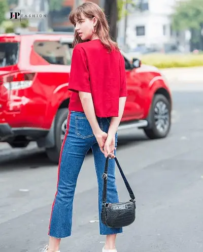 “Trẻ trung” khi mix cùng chiếc quần jean nữ ống loe với áo sơ mi kiểu