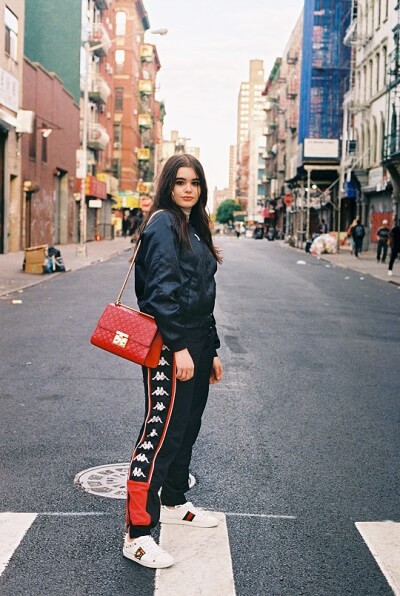 Giày Gucci Ong với phong cách unisex phù hợp cho cả nam và nữ